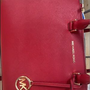 Micheal Kors purse